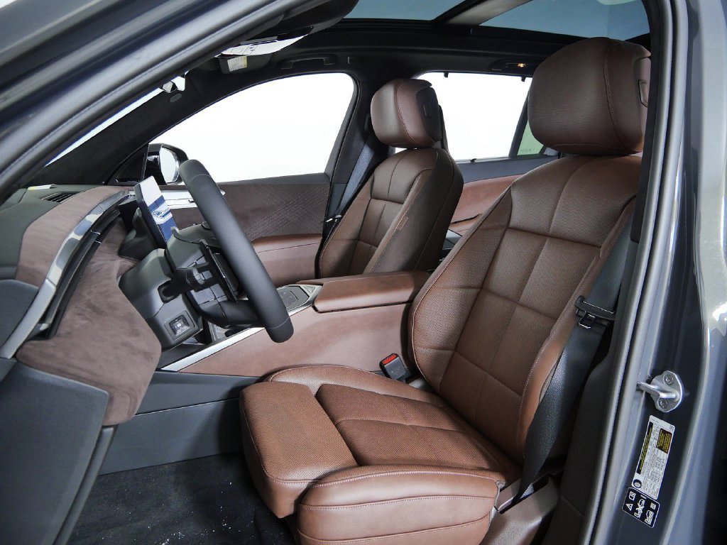 New 2027 Dravit Grey Metallic BMW  image 31