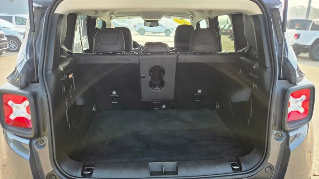 Used 2022 Gray Jeep Limited image 9