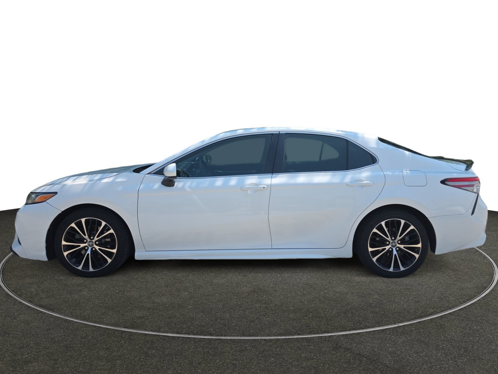 Used 2018 Toyota Camry SE with VIN 4T1B11HK3JU532687 for sale in Clive, IA