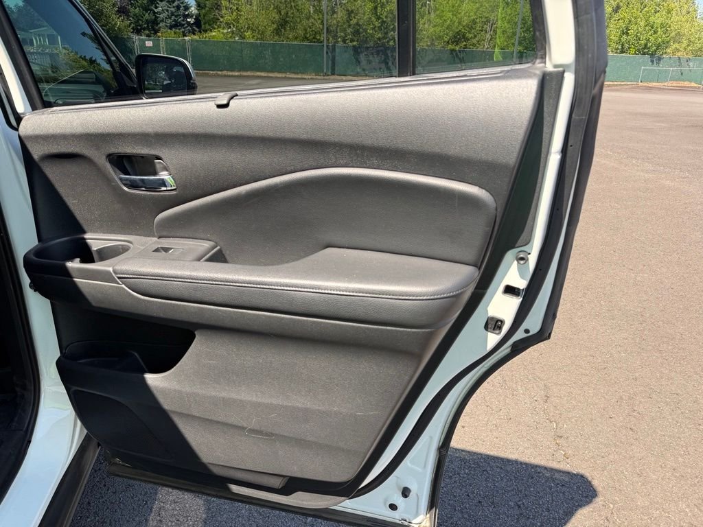 Used 2019 White Diamond Pearl Honda EX-L image 24