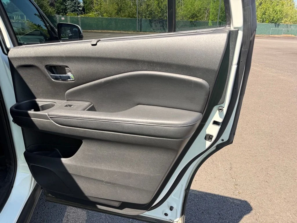 Used 2019 White Diamond Pearl Honda EX-L image 24