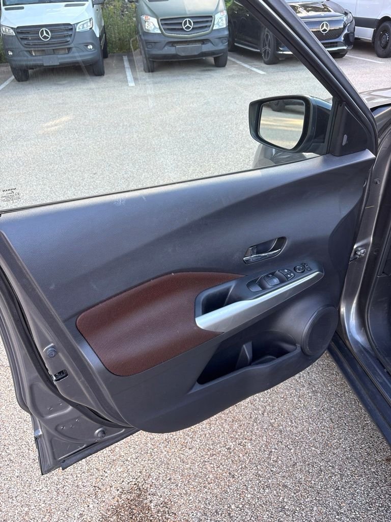 Used 2019 Gray Nissan SR image 10