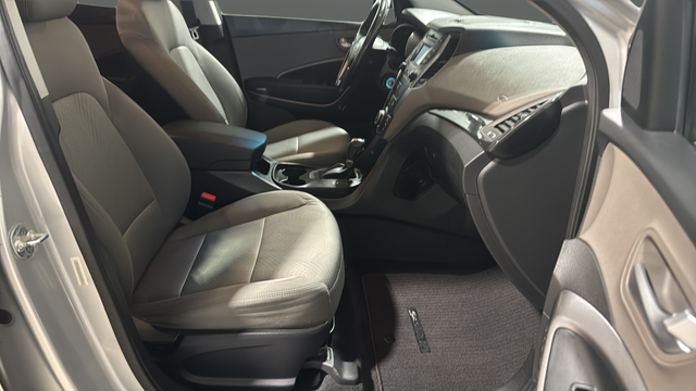 Used 2014 Moonstone Silver Hyundai Base image 21