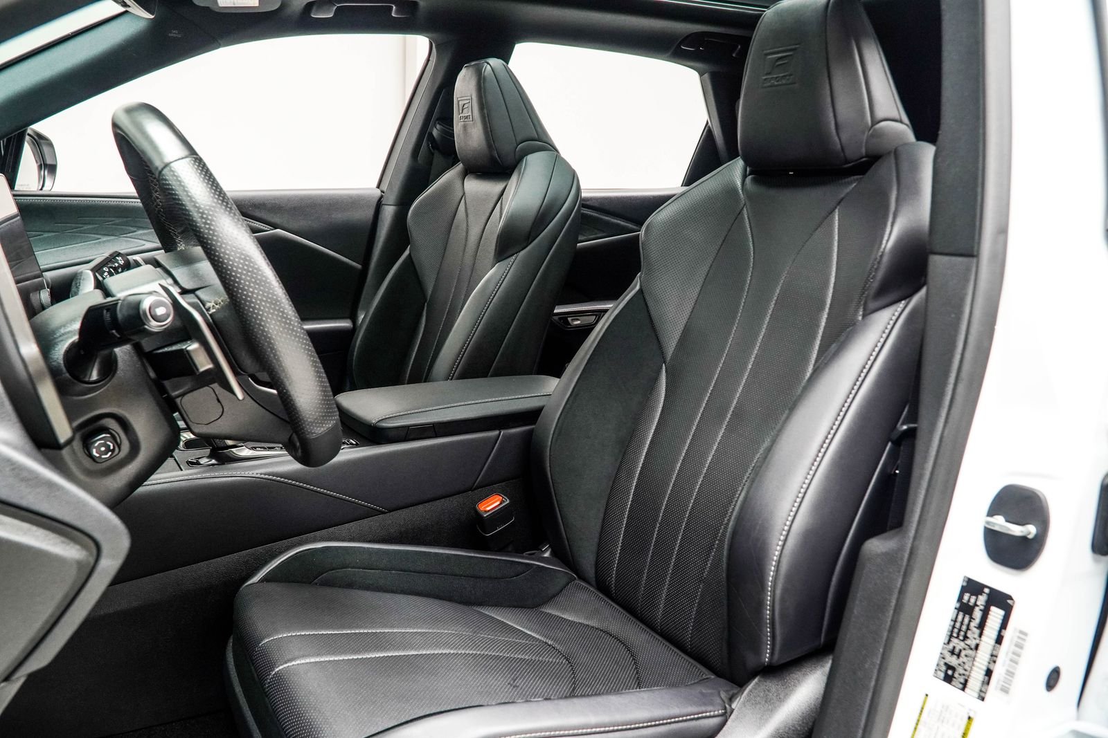 Used 2024 White Lexus 500h F SPORT Performance image 33