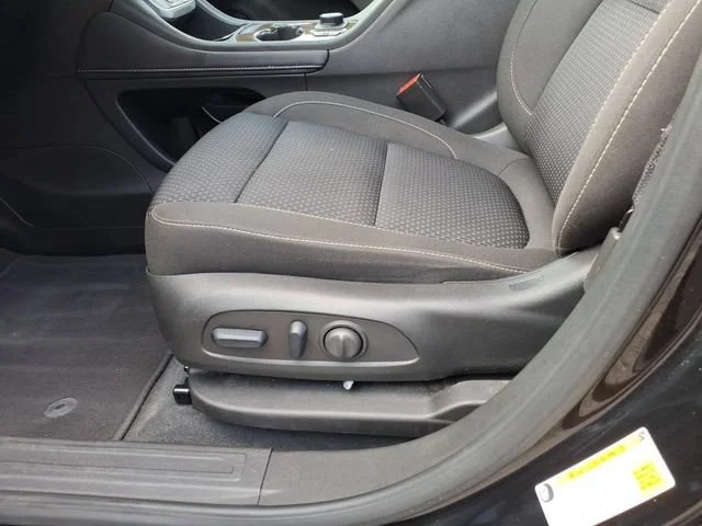 2023 GMC Acadia SLE - Photo 16