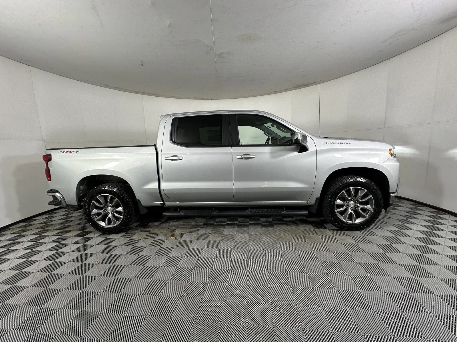 Used 2021 Silver Ice Metallic Chevrolet LT image 24