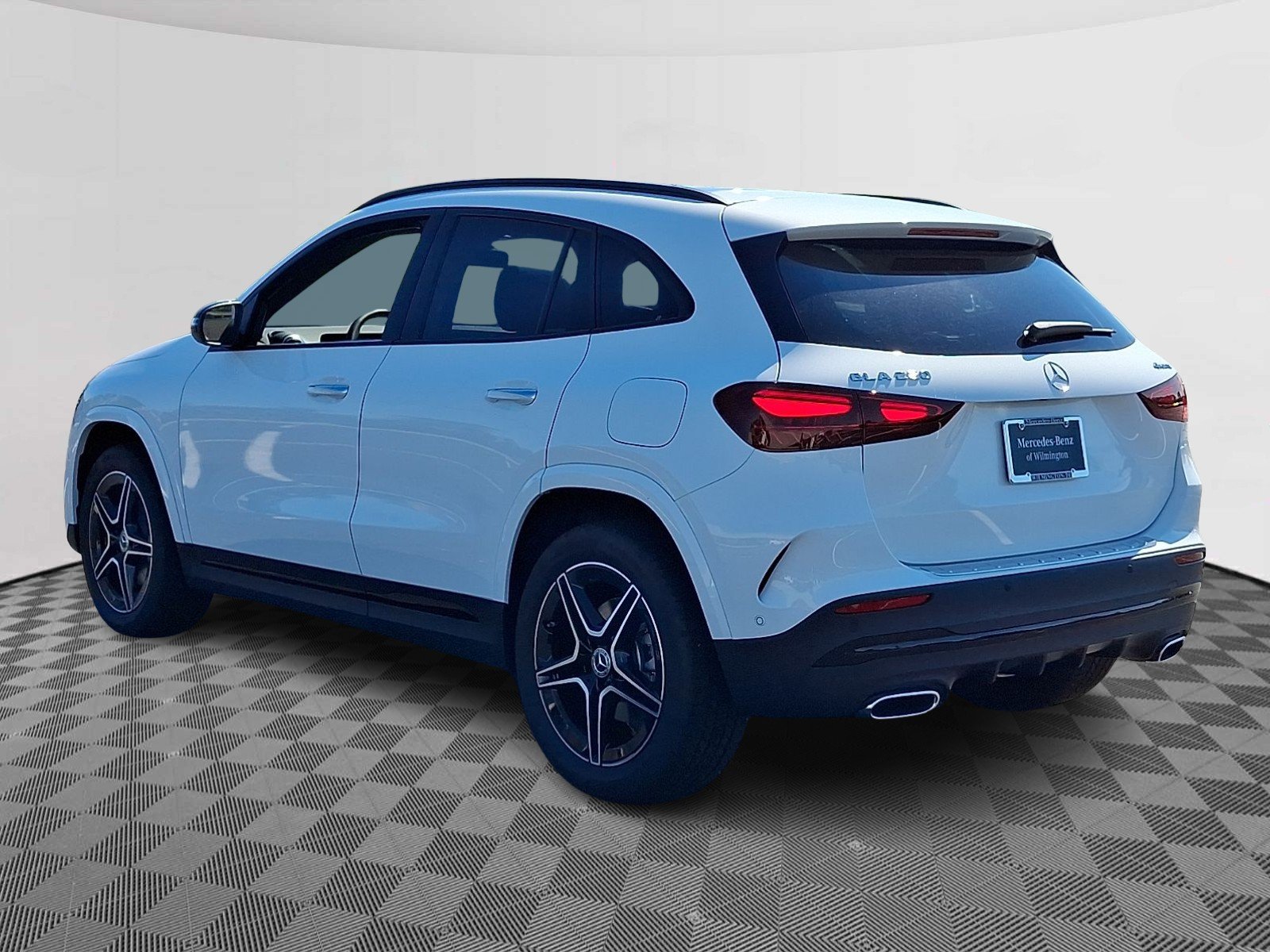New 2026 Polar White Mercedes-Benz GLA 250 image 4