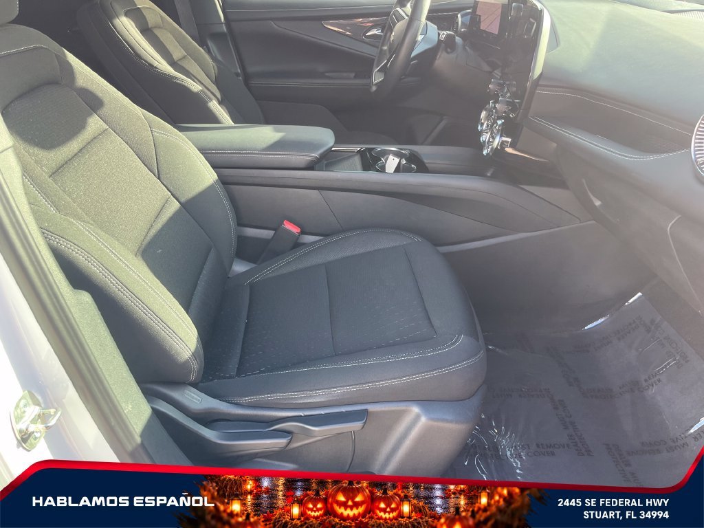 Used 2025 Summit White Chevrolet LT image 19