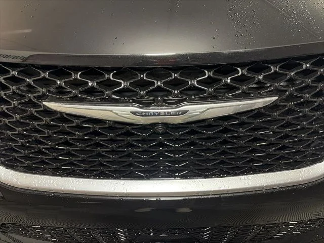 New 2026 Diamond Black Crystal Pearl-Coat Exterior Paint Chrysler Pinnacle image 12