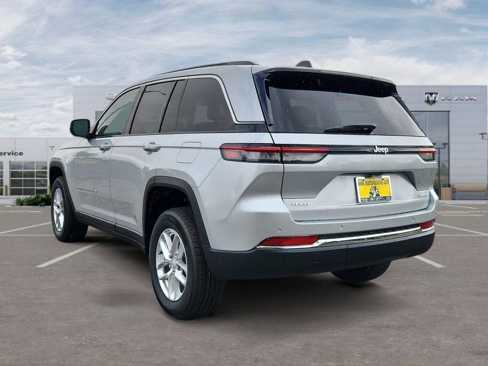 New 2026 Silver Zynith Exterior Paint Jeep Laredo image 3