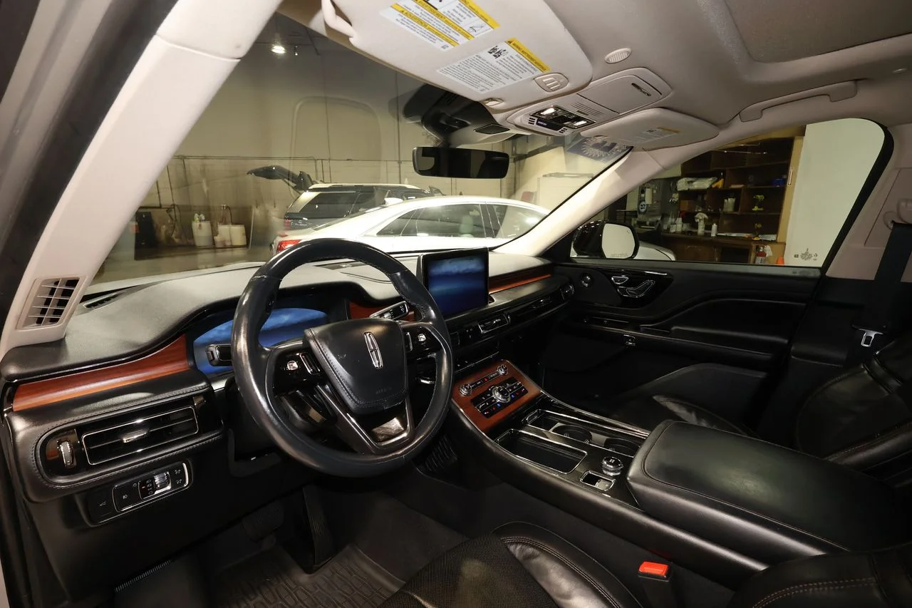 Used 2022 Silver Lincoln Reserve image 9