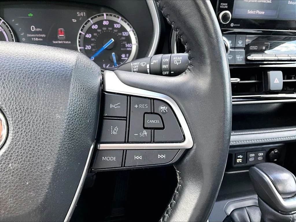 Used 2022 Silver Toyota XLE image 16