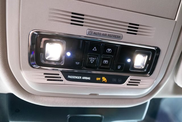 Used 2022 Blue Lincoln Grand Touring image 30