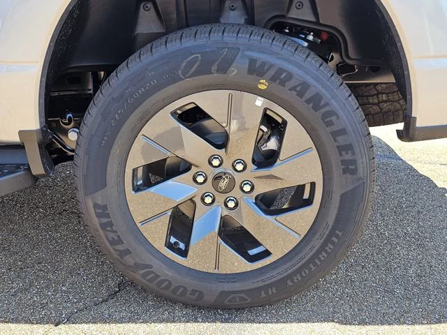 2025 Ford F-150 Lightning Flash - Photo 28
