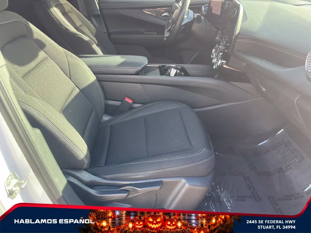 Used 2025 Summit White Chevrolet LT image 19
