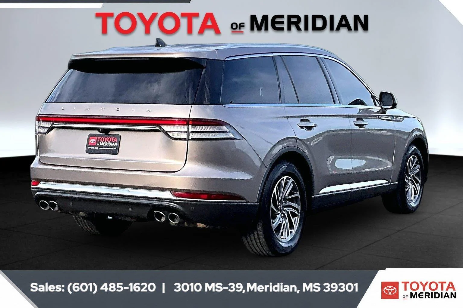 Used 2021 Iced Mocha Lincoln Standard image 11