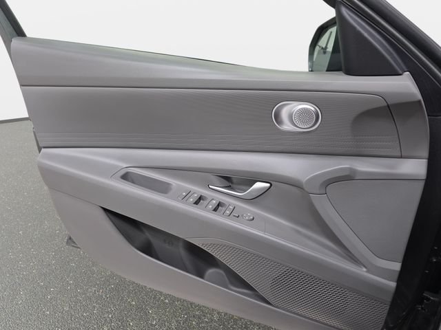 Used 2024 Gray Hyundai SEL image 27
