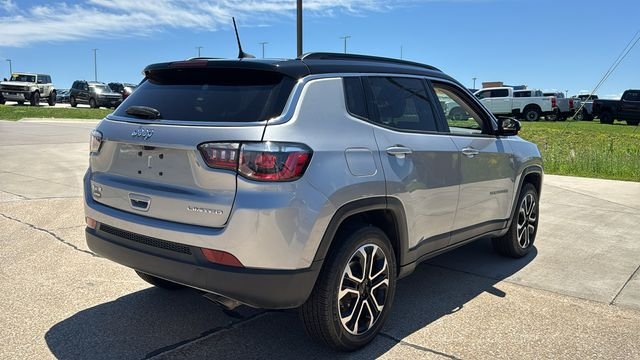 Used 2022 Silver Jeep Limited image 15