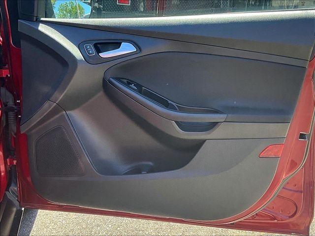 Used 2015 Red Ford SE image 19