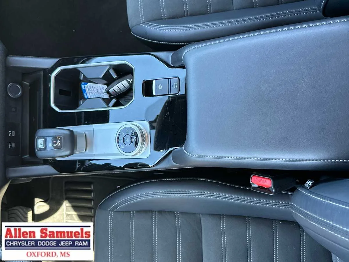 2025 Mitsubishi Outlander SE - Photo 25