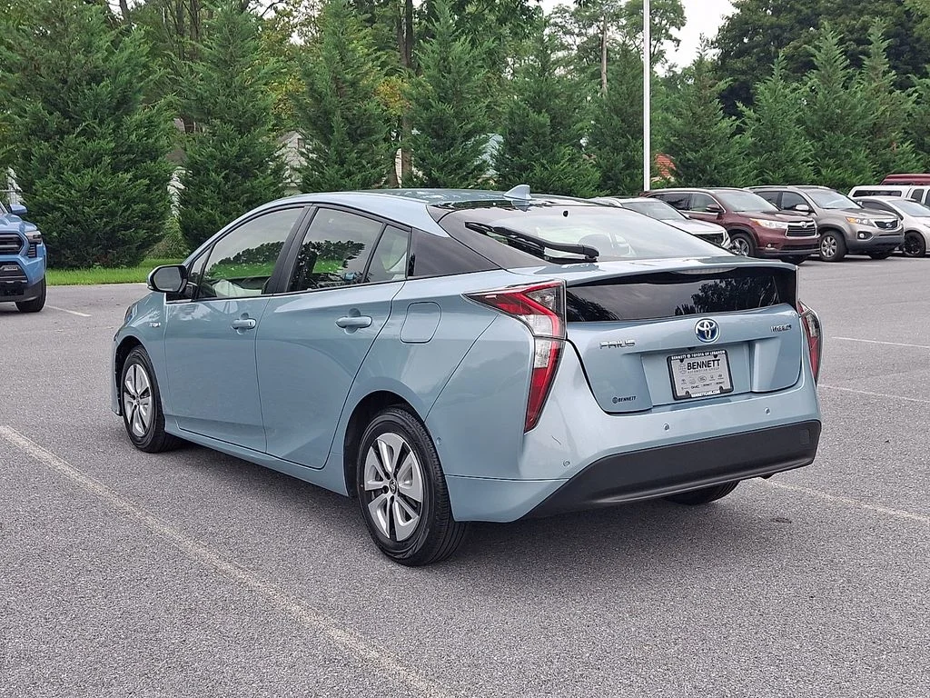 Certified Used 2018 Beige Toyota Three image 6