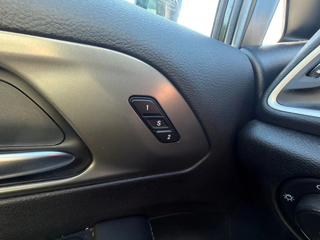 Used 2025 Black Chrysler Select image 9