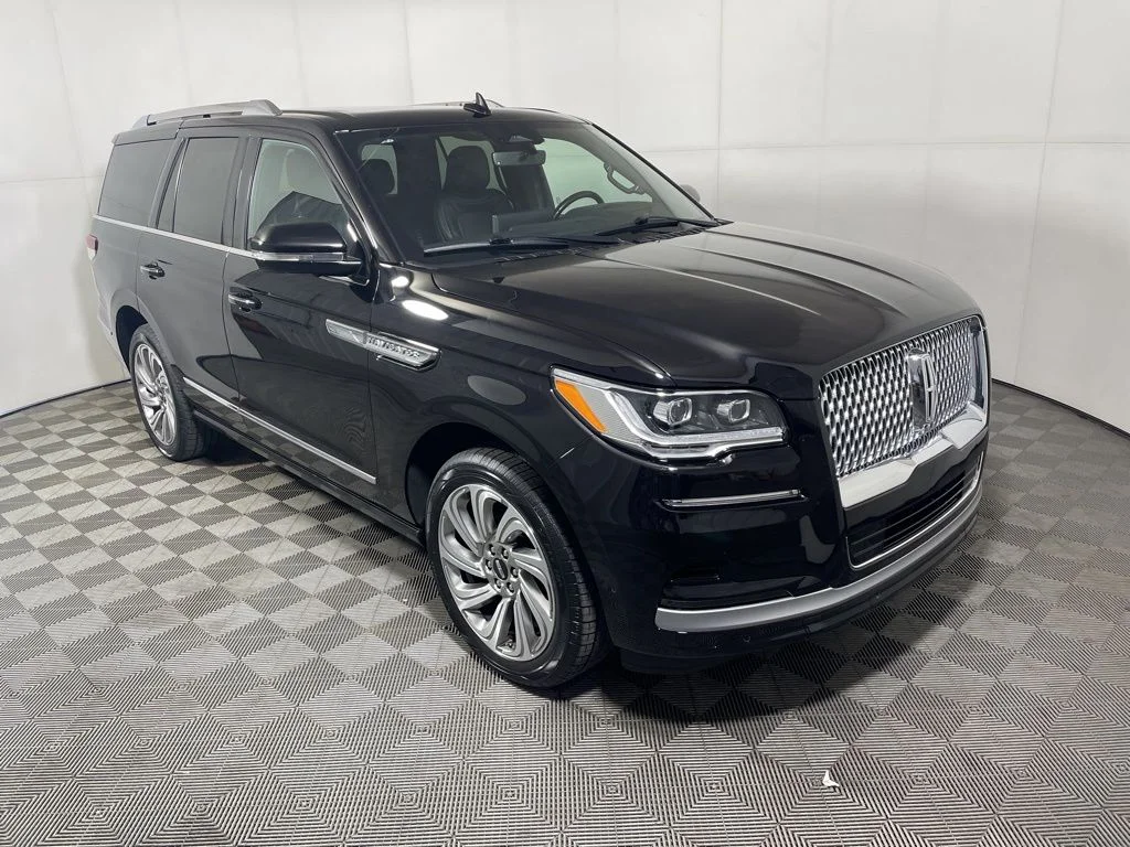2024 Lincoln Navigator Reserve 4WD's photo