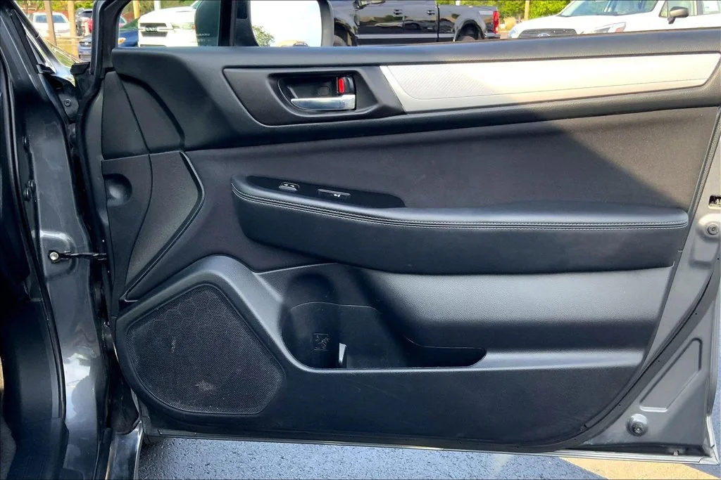Used 2018 Gray Subaru 2.5i image 27