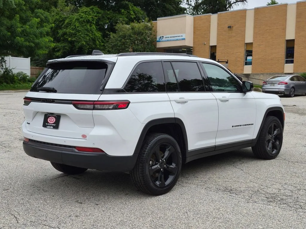Used 2026 White Jeep Limited image 3