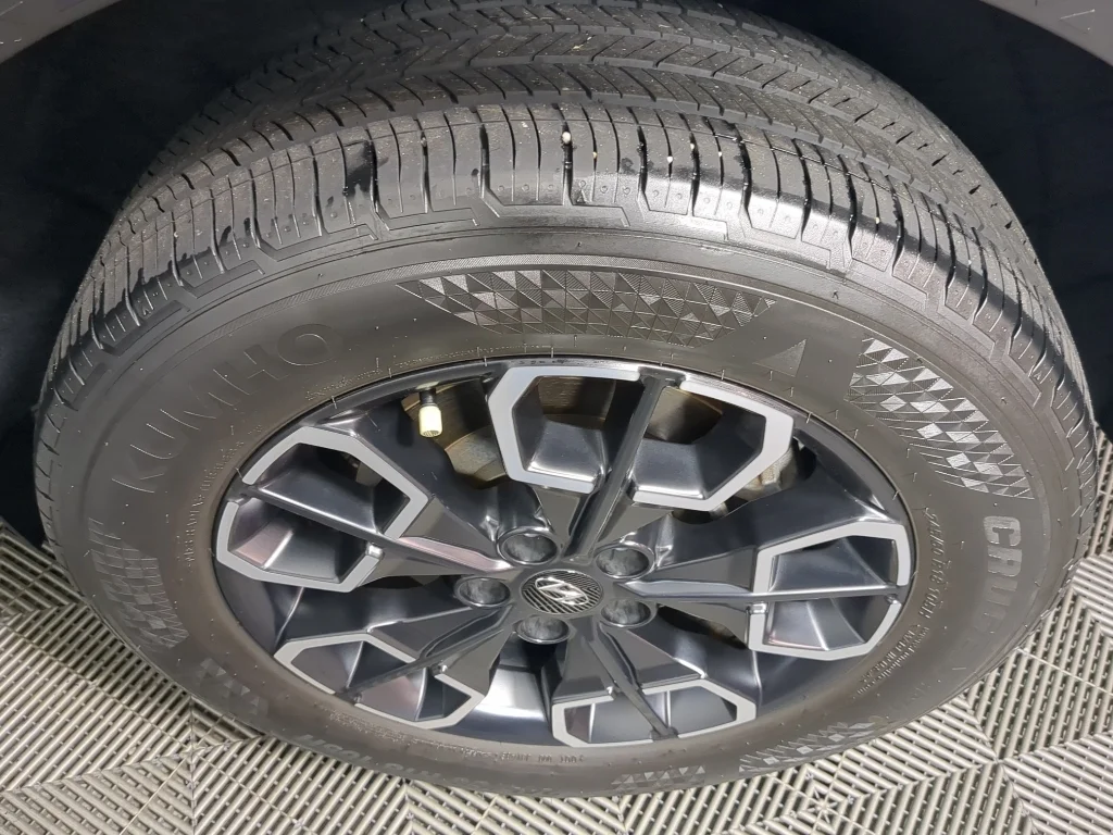 Used 2024 Blue Stone Hyundai SEL image 18