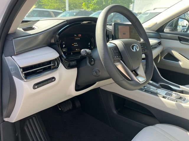 New 2027 White INFINITI Luxe AWD image 11