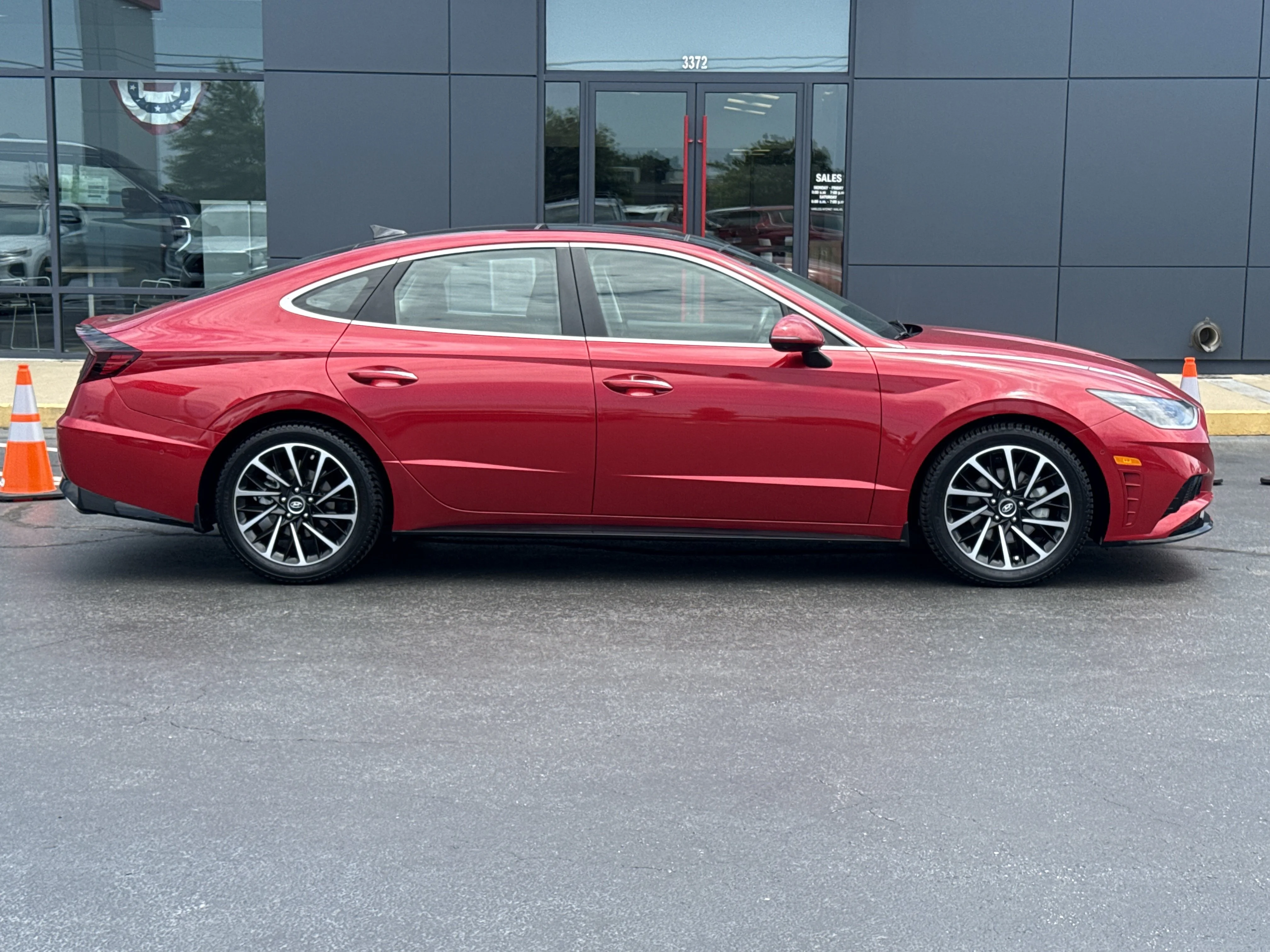 Used 2021 Calypso Red Hyundai Limited image 2