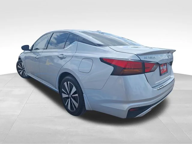 Used 2022 Silver Nissan 2.5 SL image 6