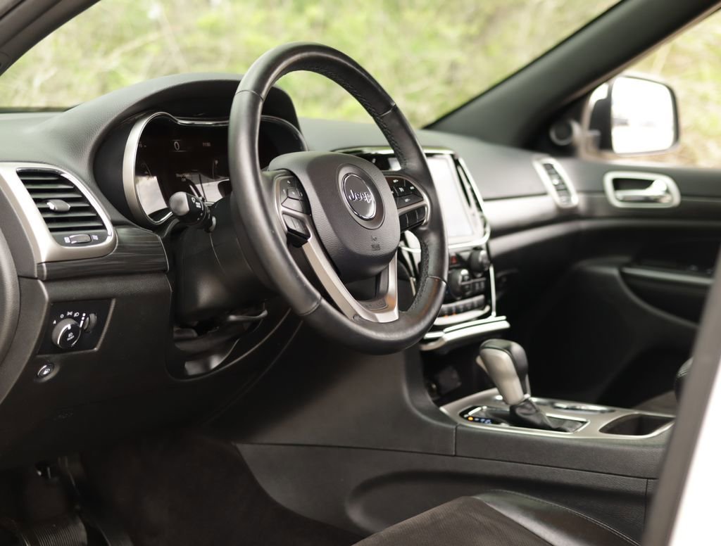 Used 2019 White Jeep Altitude 4x4 image 9