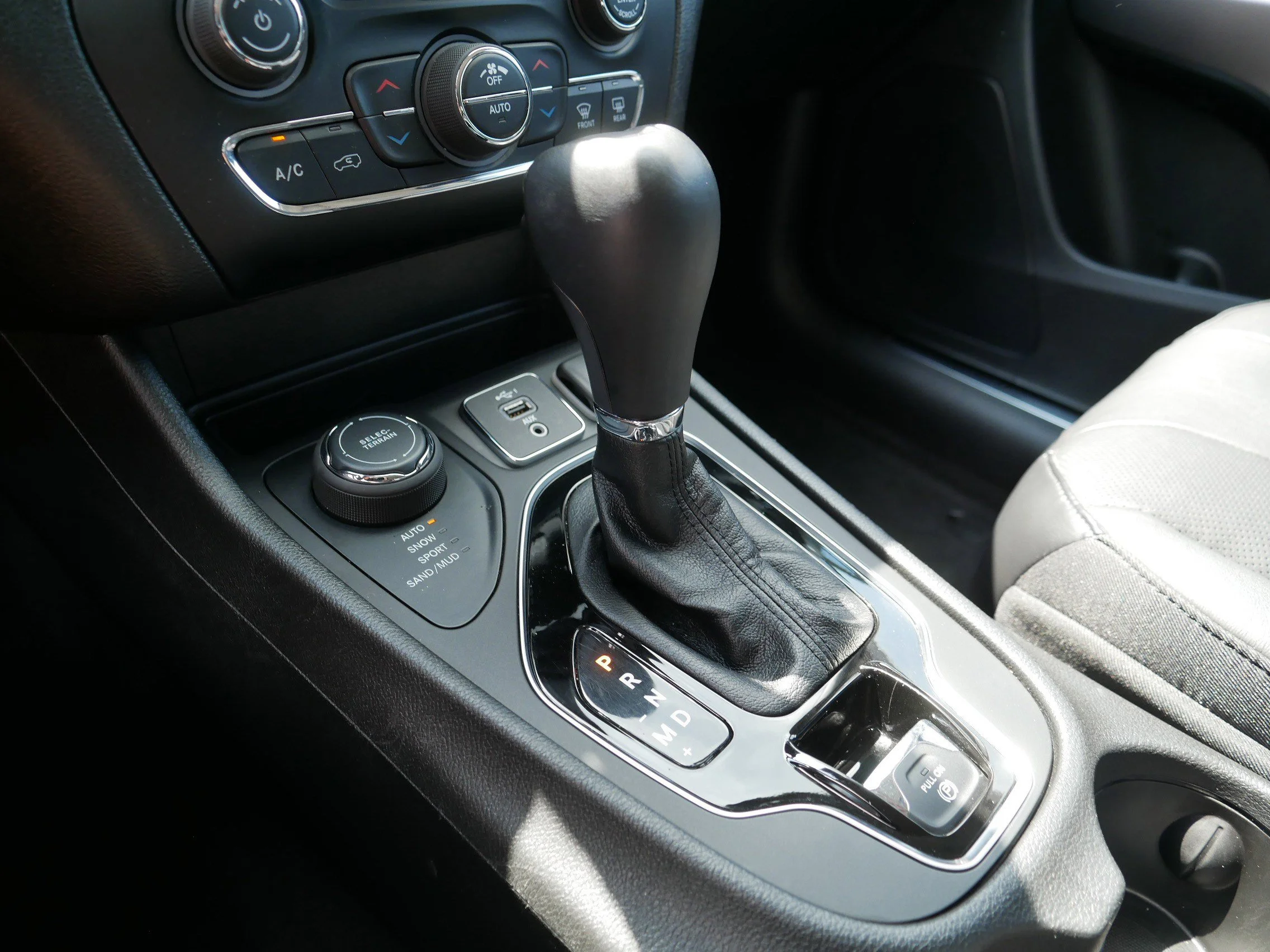 Used 2021 Bright White Clearcoat Jeep Limited image 24