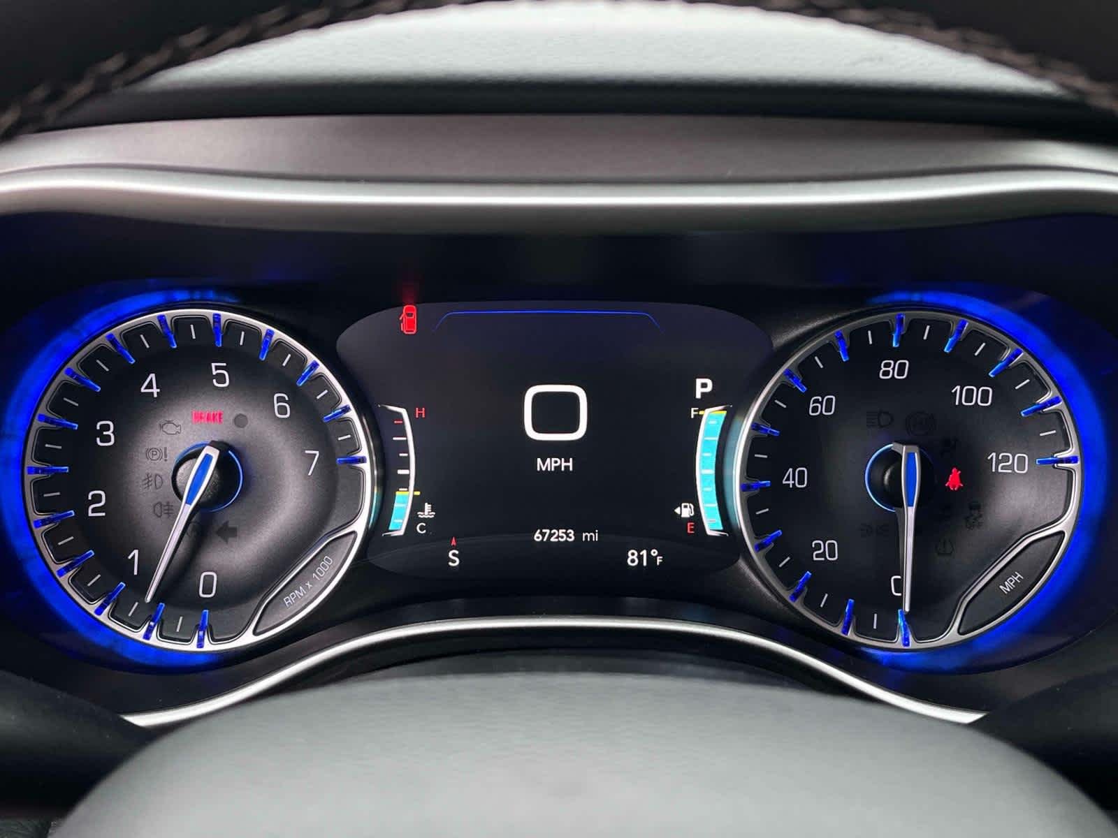 Used 2023 Blk/black Chrysler Touring L image 3