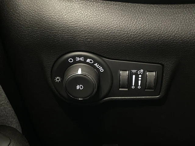 2025 Jeep Compass Latitude - Photo 25
