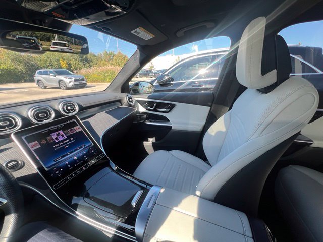 Used 2025  Mercedes-Benz GLC 350e image 18