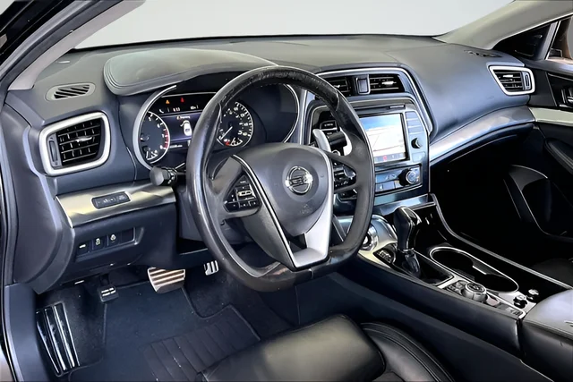 Used 2016 Black Nissan SR image 14