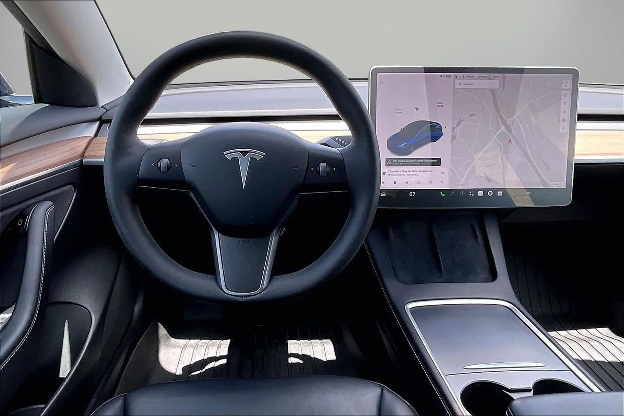 Used 2021  Tesla Standard Range Plus image 12