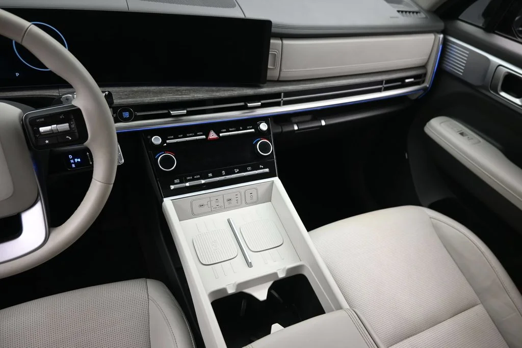 Used 2024 Black Hyundai Limited image 16