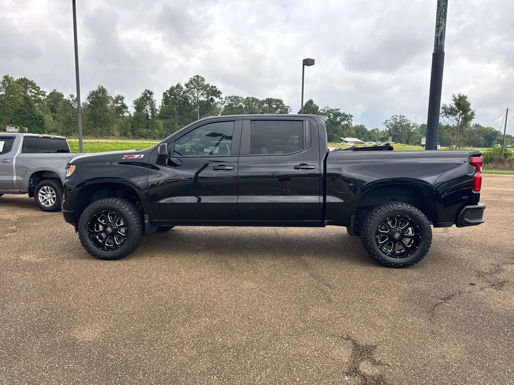 Used 2023 Black Chevrolet RST image 5