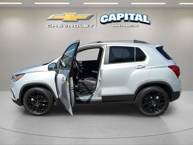 Used 2022 Silver Ice Metallic Chevrolet LT image 9