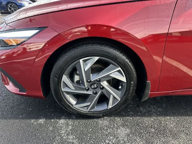 Used 2025 Red Hyundai SEL Sport image 10
