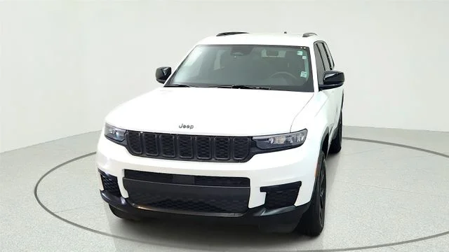 Used 2023 White Jeep Limited image 3