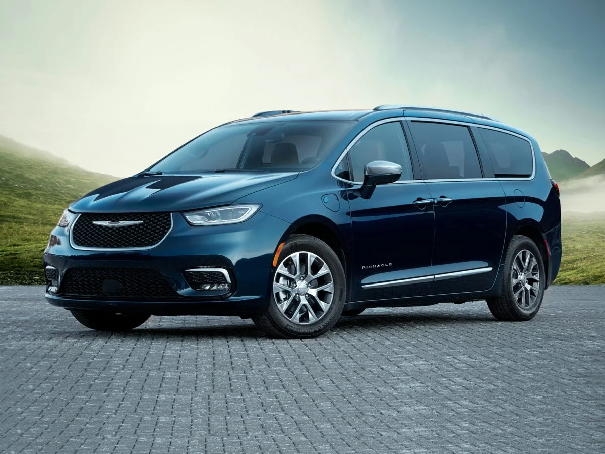 2024 Chrysler Pacifica Hybrid Select PHEV's photo