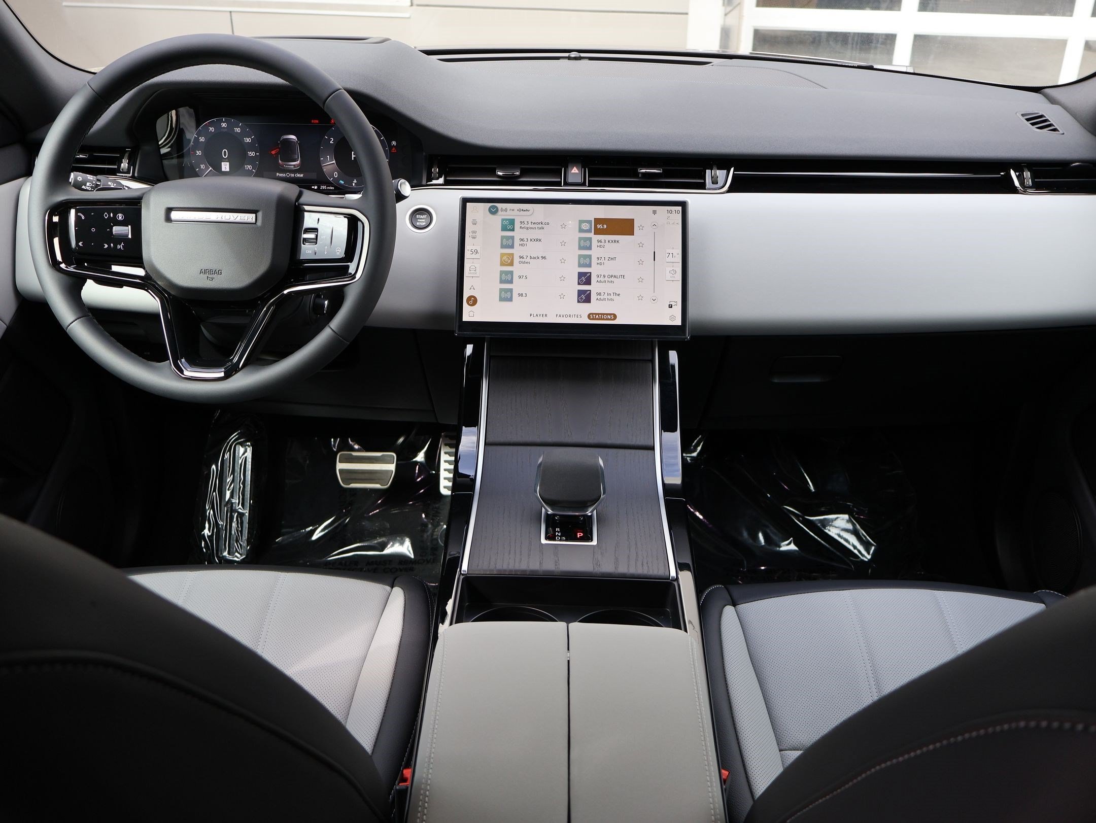 New 2026 Santorini Black LAND ROVER Hoxton Edition image 19