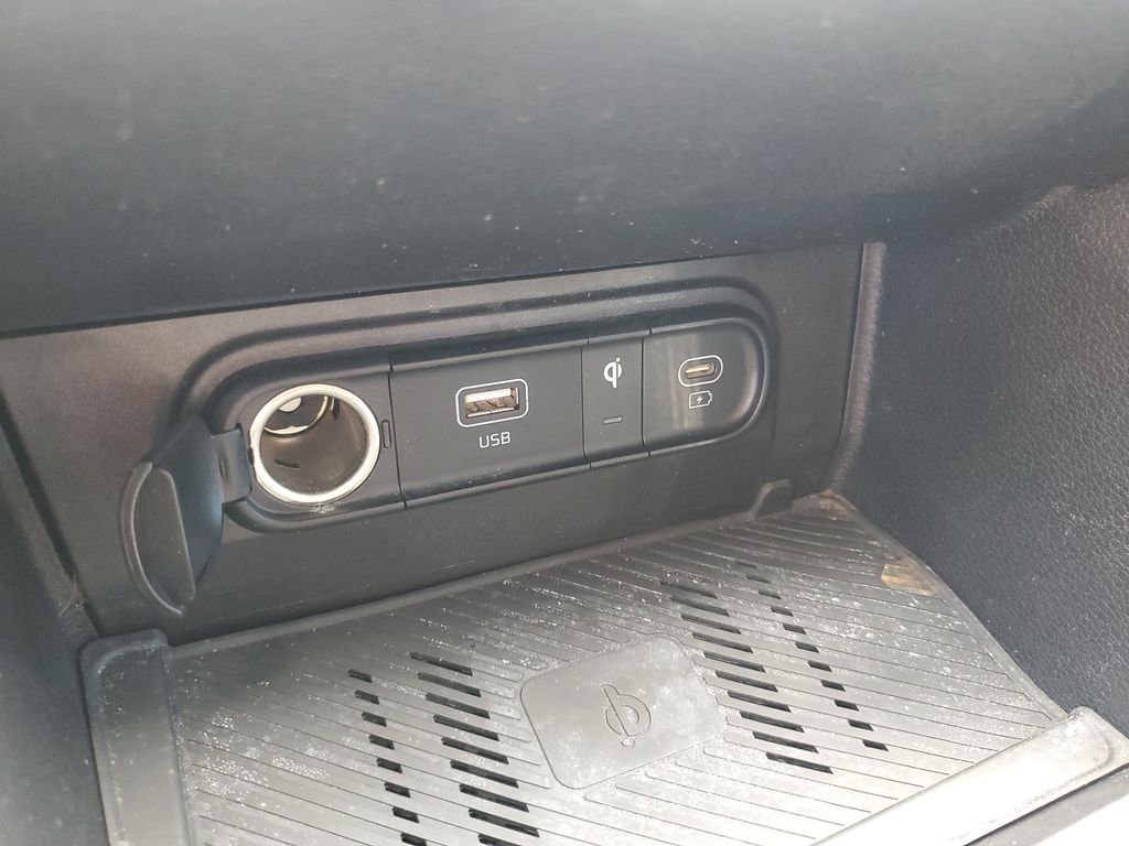 Used 2024 White Kia X-Line image 21