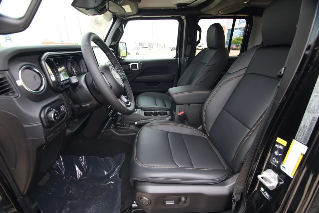 New 2026 Black Clear-Coat Exterior Paint Jeep Sahara image 6