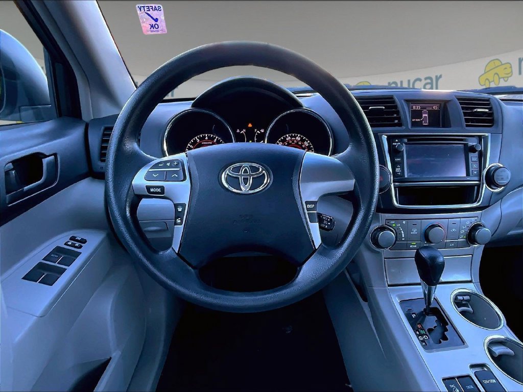 Used 2013 Silver Toyota Base image 18
